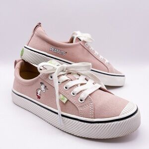 Pink Peanuts Cariuma collab. Snoopy surfboard size 6.5